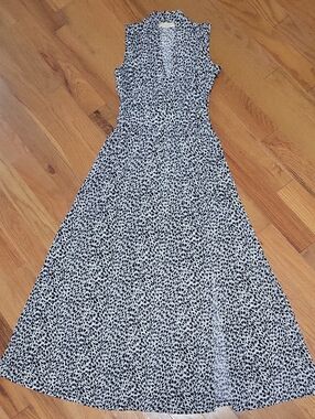 Michael Kors Black and White Sleeveless V‑Neck Printed Maxi Dress